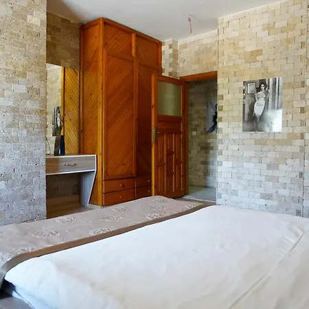 アパート Arya Suits