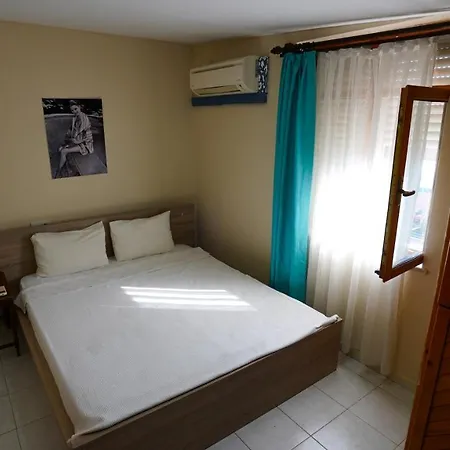 アパート Arya Suits