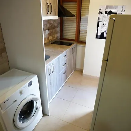 Arya Suits אנטליה