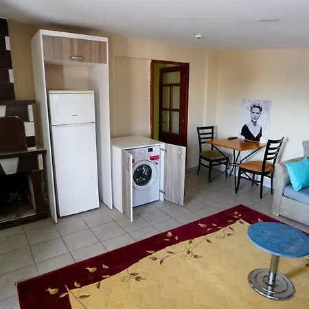 Arya Suits אנטליה