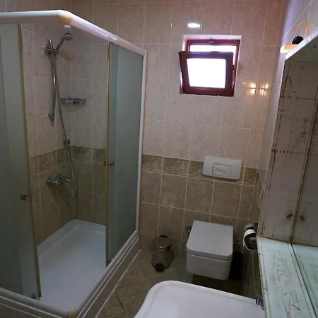 アパート Arya Suits