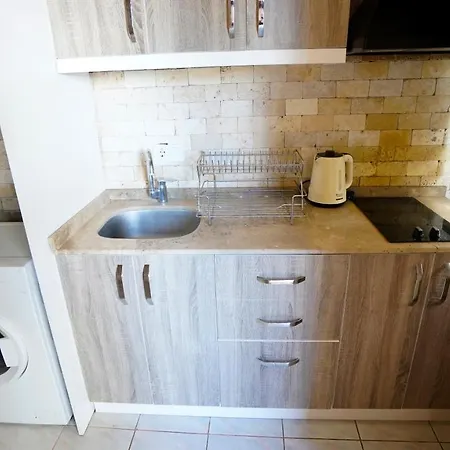 Arya Suits אנטליה