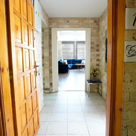 阿尔雅套房 公寓 *