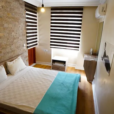 Arya Suits Apartmán *